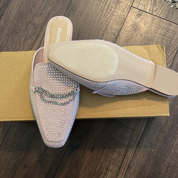 Flats - Picture 3 of 3